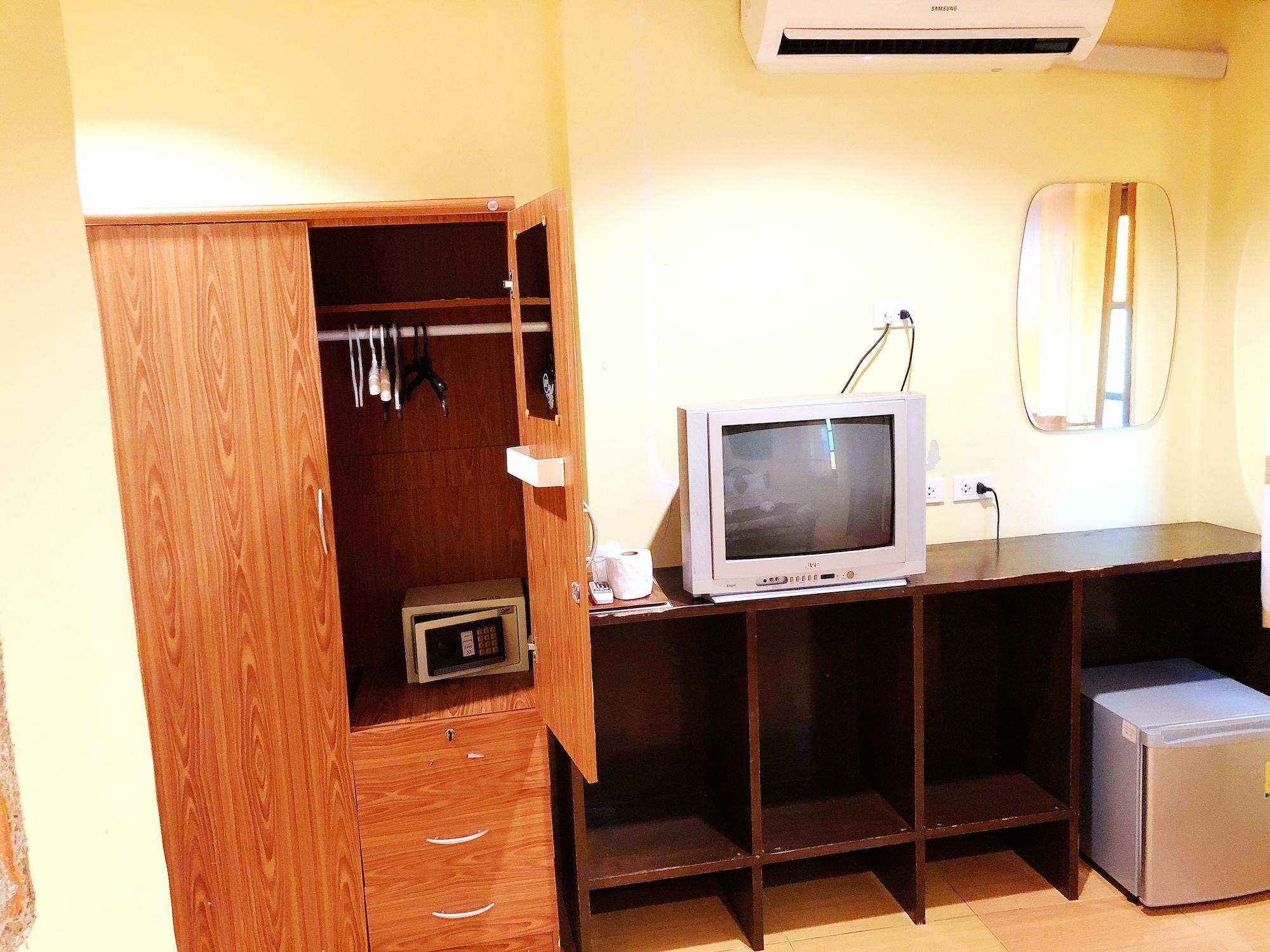 Goldsea Beach Patong Bagian luar foto