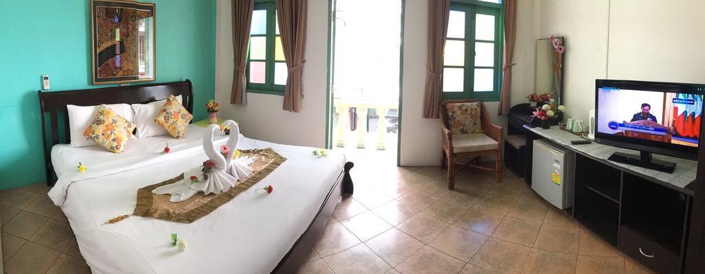 Goldsea Beach Patong Bagian luar foto