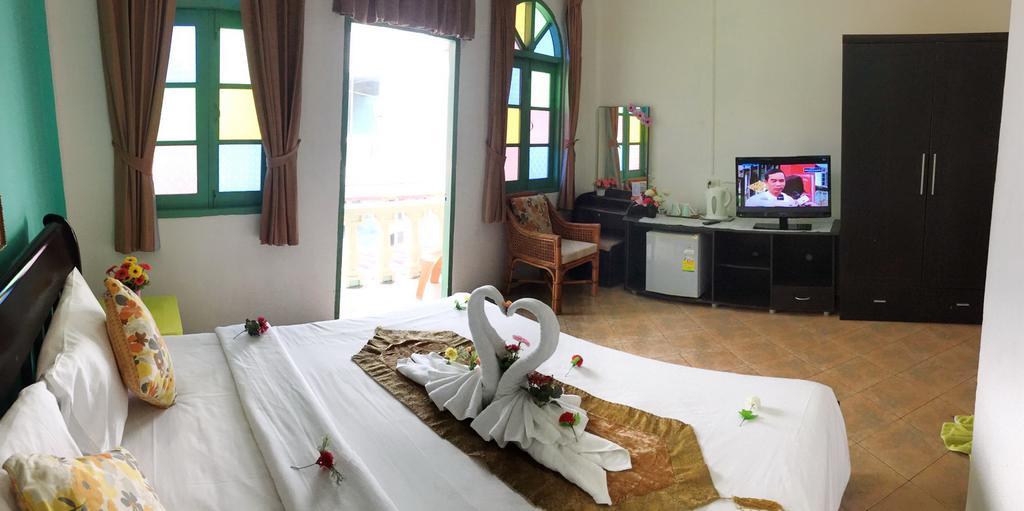 Goldsea Beach Patong Bagian luar foto