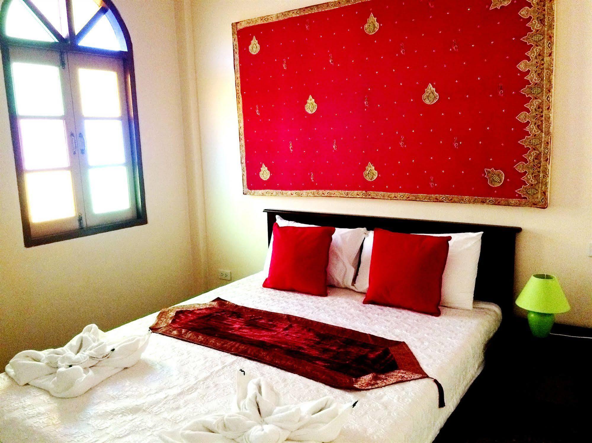 Goldsea Beach Patong Bagian luar foto
