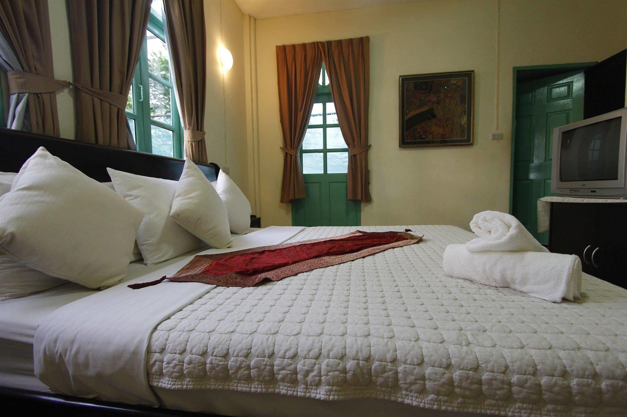 Goldsea Beach Patong Bagian luar foto